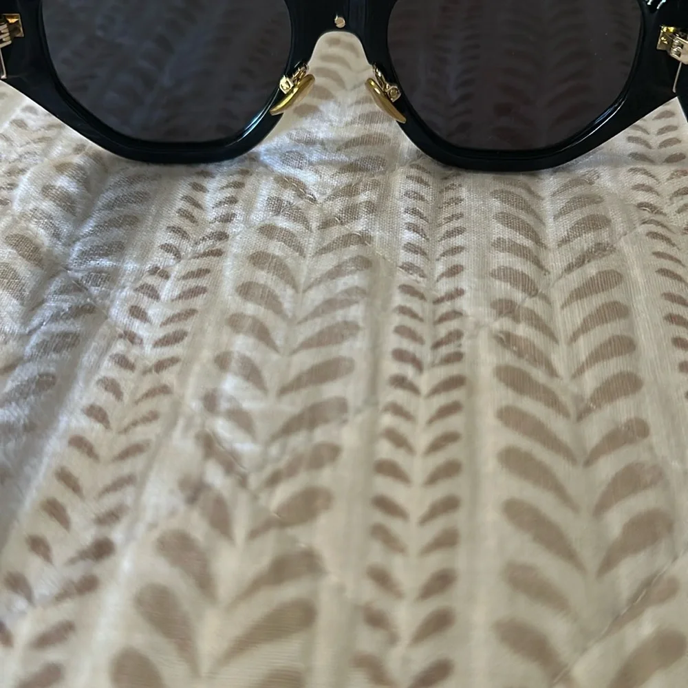 DEZI Black Sunglasses